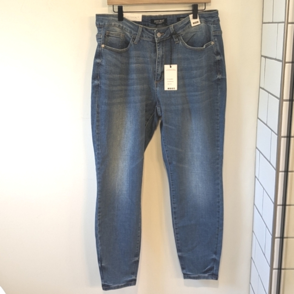 Judy Blue Los Angeles Mid Rise Skinny Fit Jeans